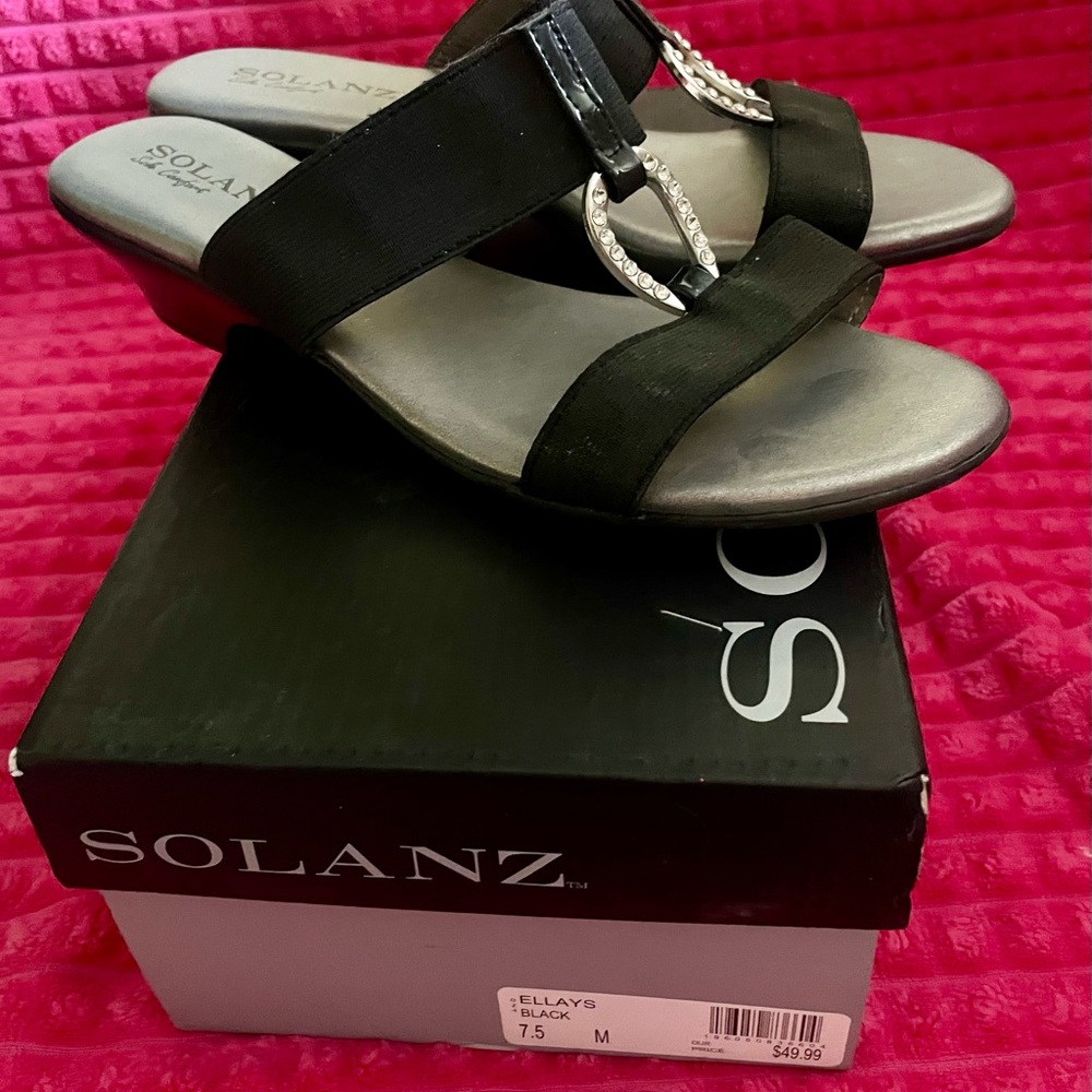 Solanz Women's Black Sandals